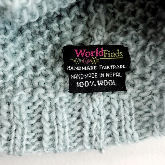 WORLD FINDS Hand Knit Wool Pom Pom Beanie Fair Trade Made In Nepal Dusty Blue - Picture 4 of 7